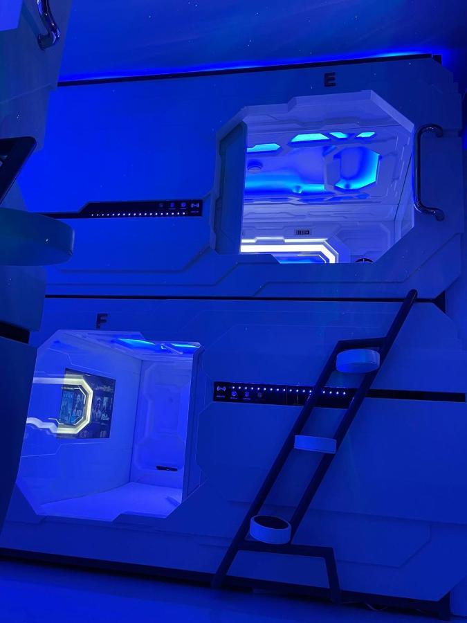 Bmax Spacepods Sleep In Space - 4Mins From Mactan Airport Lapu-Lapu City Exterior photo